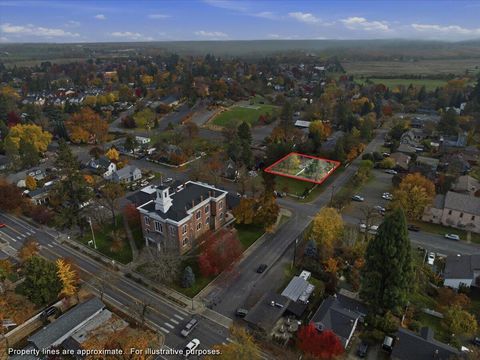 Tiny photo for 415 E C Street, Jacksonville, OR 97530 (MLS # 220211954)