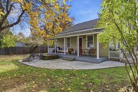 Tiny photo for 415 E C Street, Jacksonville, OR 97530 (MLS # 220211954)