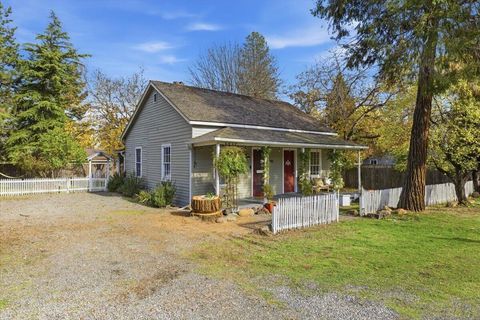 Tiny photo for 415 E C Street, Jacksonville, OR 97530 (MLS # 220211954)