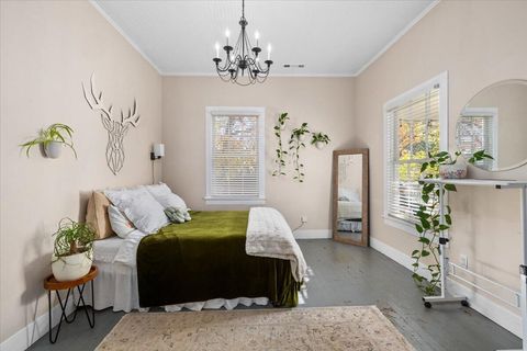 Tiny photo for 415 E C Street, Jacksonville, OR 97530 (MLS # 220211954)