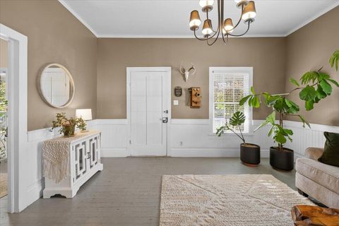 Tiny photo for 415 E C Street, Jacksonville, OR 97530 (MLS # 220211954)