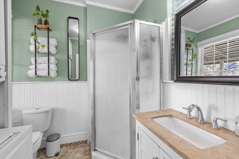 Tiny photo for 415 E C Street, Jacksonville, OR 97530 (MLS # 220211954)