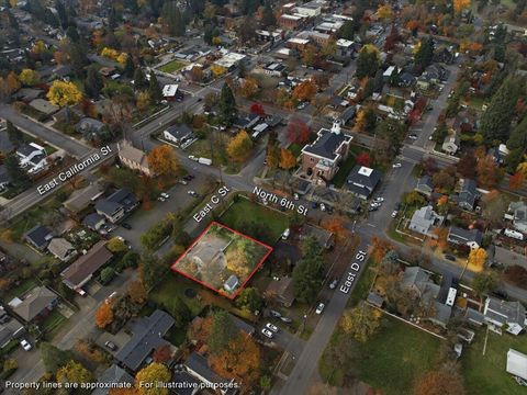 Tiny photo for 415 E C Street, Jacksonville, OR 97530 (MLS # 220211954)