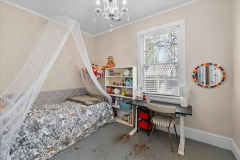 Tiny photo for 415 E C Street, Jacksonville, OR 97530 (MLS # 220211954)