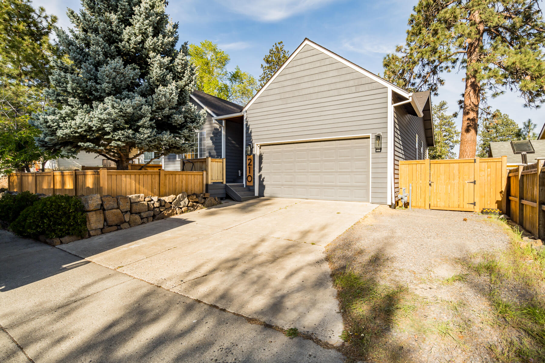 210 NE Alpenview Lane