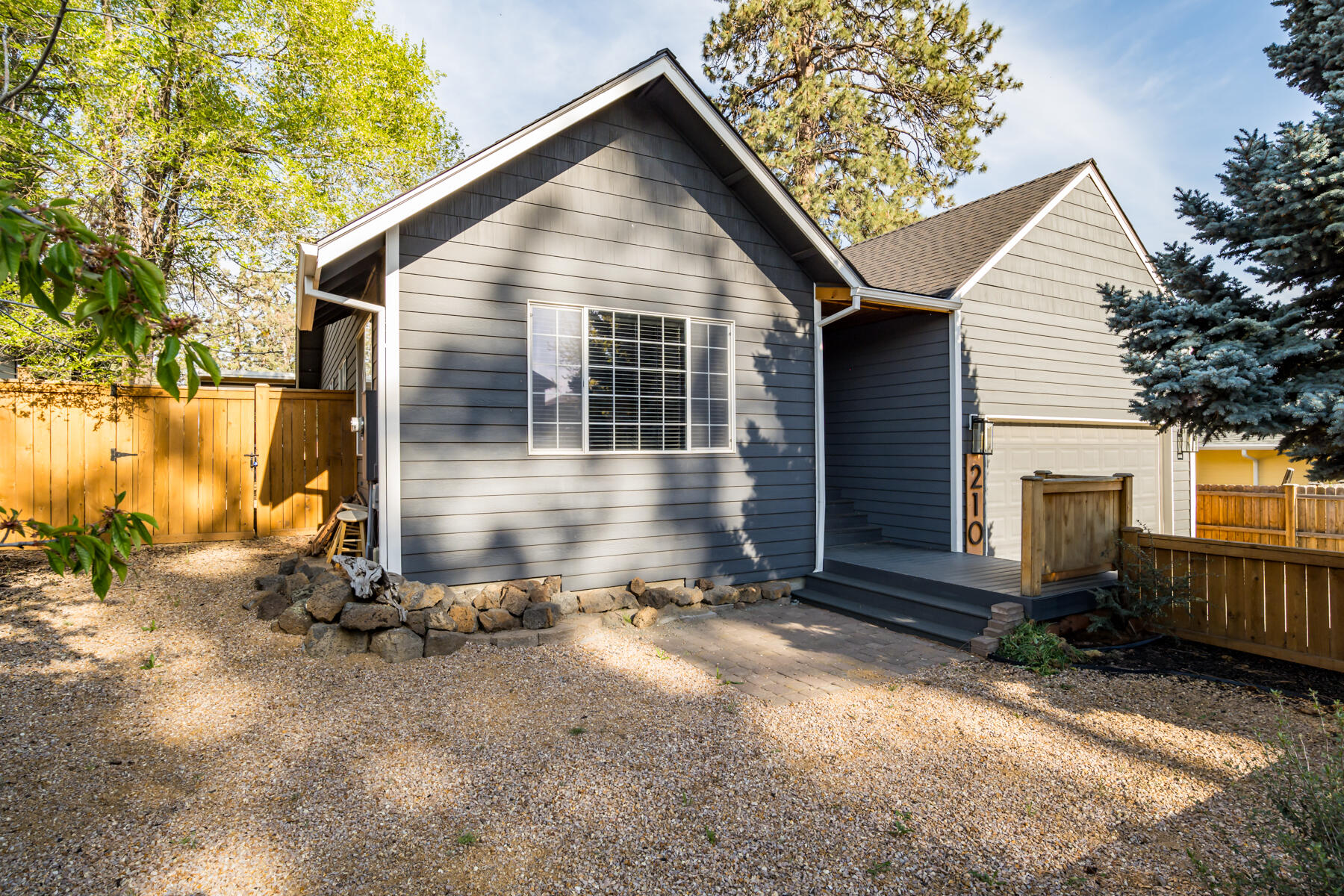 210 NE Alpenview Lane