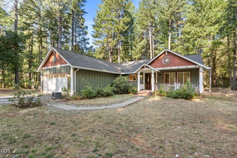 Photo of 200 Harlow Way, Cave Junction, OR 97523 (MLS # 220228658)