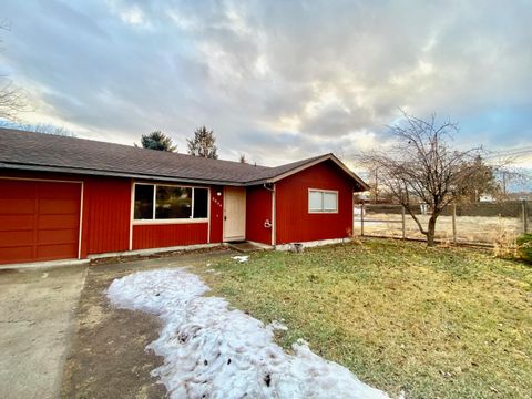 Photo of 2634 SW Umatilla Court, Redmond, OR 97756 (MLS # 220213936)