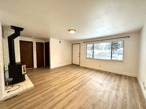 Tiny photo for 2634 SW Umatilla Court, Redmond, OR 97756 (MLS # 220213936)