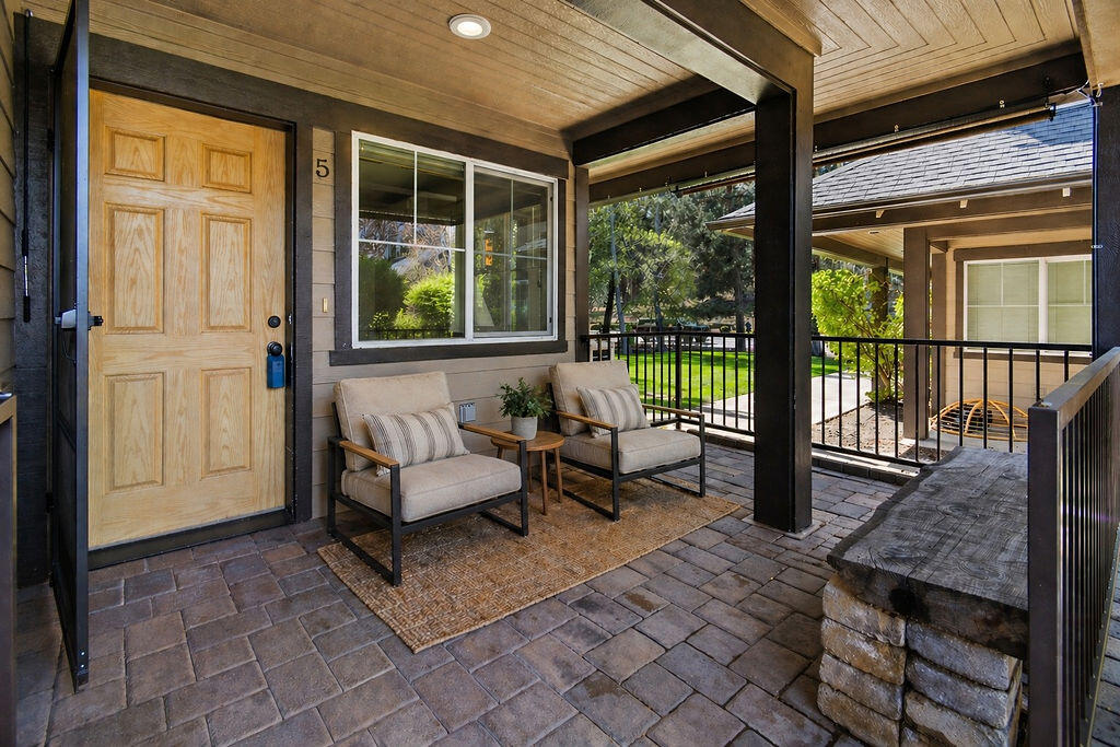 1929 NW Monterey Pines Drive UNIT 5