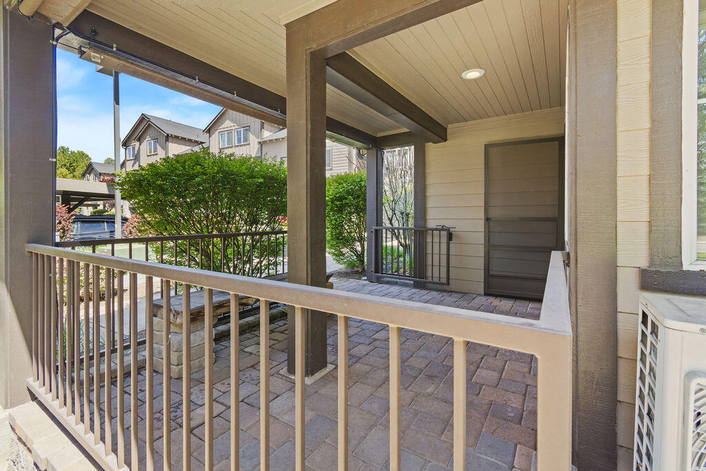 1929 NW Monterey Pines Drive UNIT 5