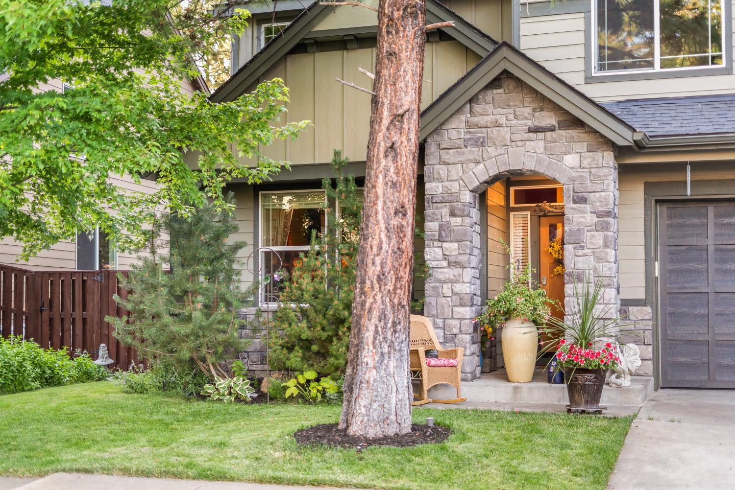 61007 Snowberry Place