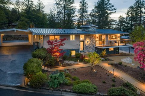 Photo of 1005 Timberline Terrace, Ashland, OR 97520 (MLS # 220219269)