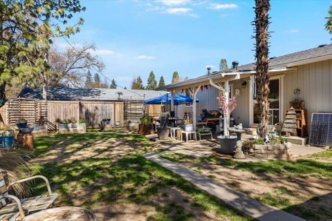 Tiny photo for 1459 SW Silver Maple Way, Grants Pass, OR 97526 (MLS # 220217646)