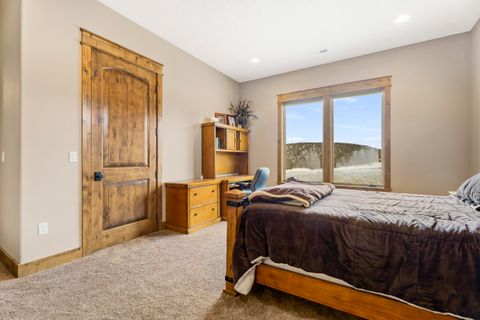 Tiny photo for 5907 NE Timber Lane, Prineville, OR 97754 (MLS # 220213058)