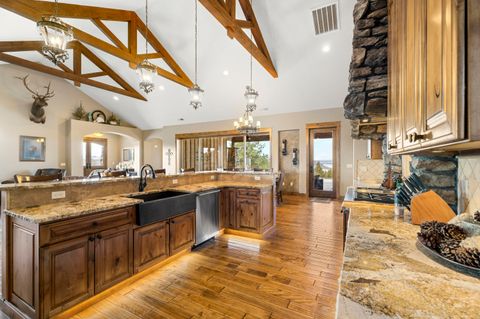 Tiny photo for 5907 NE Timber Lane, Prineville, OR 97754 (MLS # 220213058)