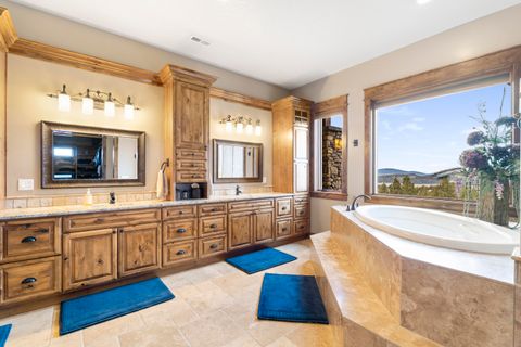 Tiny photo for 5907 NE Timber Lane, Prineville, OR 97754 (MLS # 220213058)