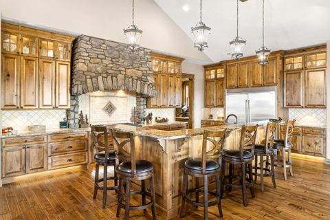 Tiny photo for 5907 NE Timber Lane, Prineville, OR 97754 (MLS # 220213058)