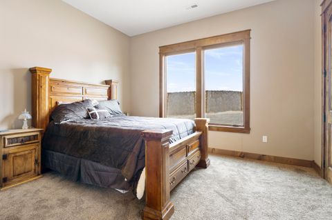 Tiny photo for 5907 NE Timber Lane, Prineville, OR 97754 (MLS # 220213058)