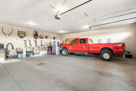 Tiny photo for 5907 NE Timber Lane, Prineville, OR 97754 (MLS # 220213058)