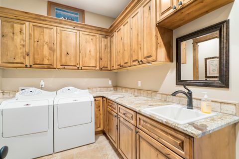 Tiny photo for 5907 NE Timber Lane, Prineville, OR 97754 (MLS # 220213058)