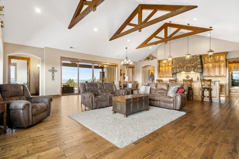 Tiny photo for 5907 NE Timber Lane, Prineville, OR 97754 (MLS # 220213058)