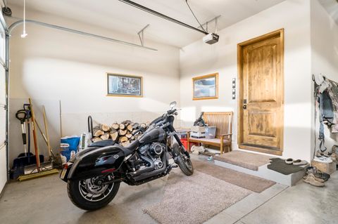 Tiny photo for 5907 NE Timber Lane, Prineville, OR 97754 (MLS # 220213058)