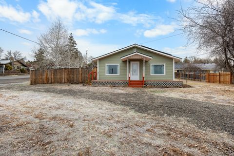 Photo of 1850 C Avenue, Terrebonne, OR 97760 (MLS # 220212647)