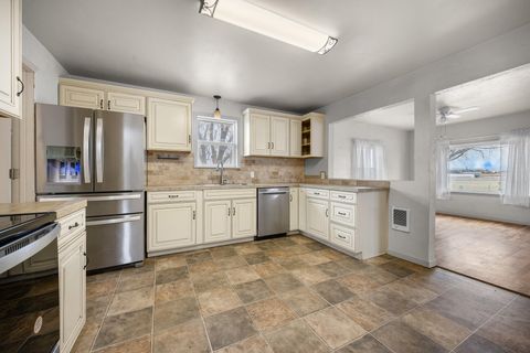 Tiny photo for 1850 C Avenue, Terrebonne, OR 97760 (MLS # 220212647)