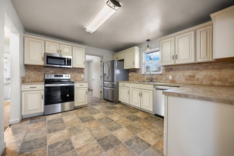 Tiny photo for 1850 C Avenue, Terrebonne, OR 97760 (MLS # 220212647)