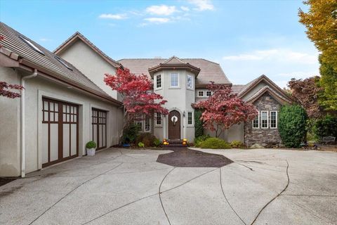 Photo of 288 Island Pointe Drive, Medford, OR 97504 (MLS # 220211907)