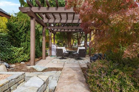 Tiny photo for 288 Island Pointe Drive, Medford, OR 97504 (MLS # 220211907)