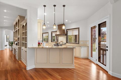 Tiny photo for 288 Island Pointe Drive, Medford, OR 97504 (MLS # 220211907)