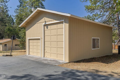 Tiny photo for 301 Lloyd Drive, Grants Pass, OR 97526 (MLS # 220227035)