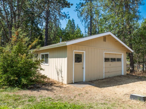Tiny photo for 301 Lloyd Drive, Grants Pass, OR 97526 (MLS # 220227035)