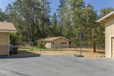 Tiny photo for 301 Lloyd Drive, Grants Pass, OR 97526 (MLS # 220227035)