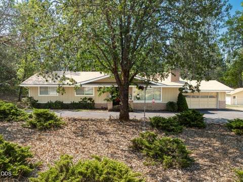 Tiny photo for 301 Lloyd Drive, Grants Pass, OR 97526 (MLS # 220227035)