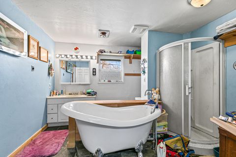 Tiny photo for 3200 Hanley Road, Central Point, OR 97502 (MLS # 220217512)