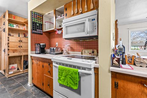 Tiny photo for 3200 Hanley Road, Central Point, OR 97502 (MLS # 220217512)