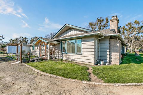 Photo of 3200 Hanley Road, Central Point, OR 97502 (MLS # 220217512)