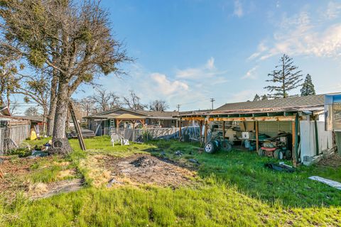 Tiny photo for 3200 Hanley Road, Central Point, OR 97502 (MLS # 220217512)