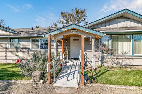 Tiny photo for 3200 Hanley Road, Central Point, OR 97502 (MLS # 220217512)