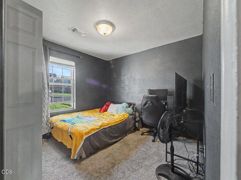 Tiny photo for 2348 James Martin Court, Klamath Falls, OR 97601 (MLS # 220225395)