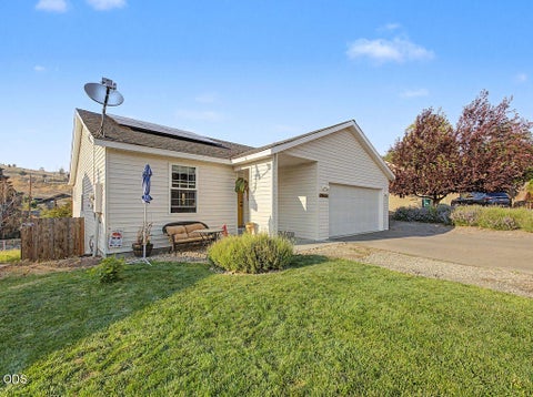 Tiny photo for 2348 James Martin Court, Klamath Falls, OR 97601 (MLS # 220225395)