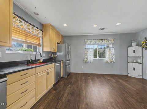 Tiny photo for 2348 James Martin Court, Klamath Falls, OR 97601 (MLS # 220225395)