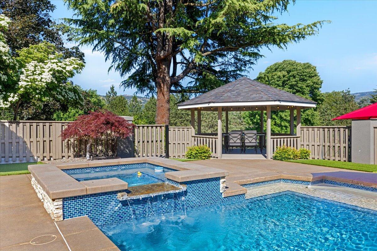 Rogue Valley Estates Subdivision - Residential