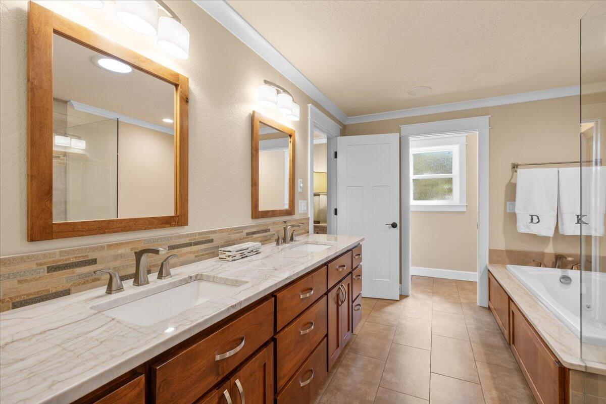 Rogue Valley Estates Subdivision - Residential