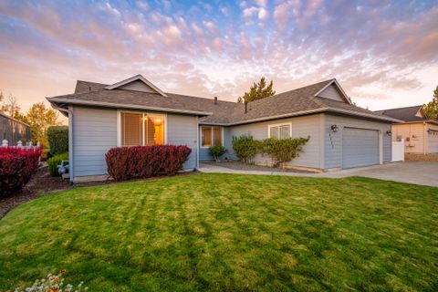 Photo of 4315 SW Ben Hogan Drive, Redmond, OR 97756 (MLS # 220210937)