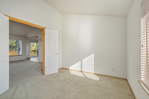 Tiny photo for 4315 SW Ben Hogan Drive, Redmond, OR 97756 (MLS # 220210937)