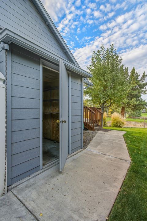 Tiny photo for 4315 SW Ben Hogan Drive, Redmond, OR 97756 (MLS # 220210937)